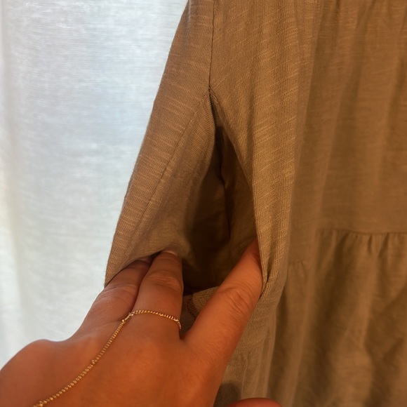 Flowy mini dress with pockets - Picture 2 of 3